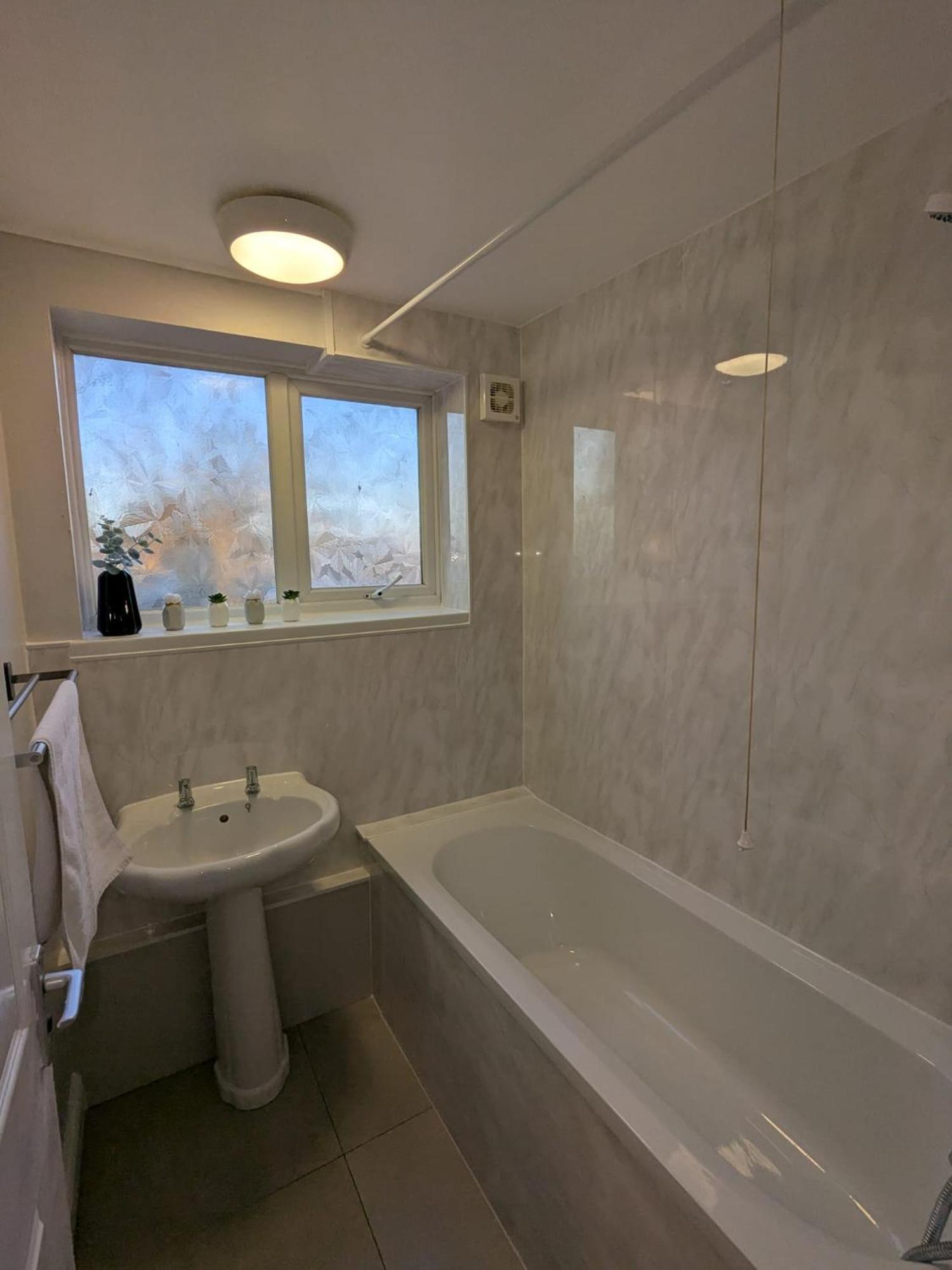 A&A Apartment Basildon Nevendon ภายนอก รูปภาพ