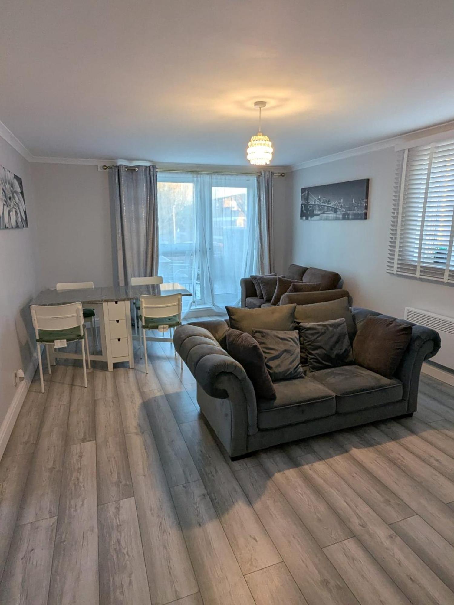 A&A Apartment Basildon Nevendon ภายนอก รูปภาพ