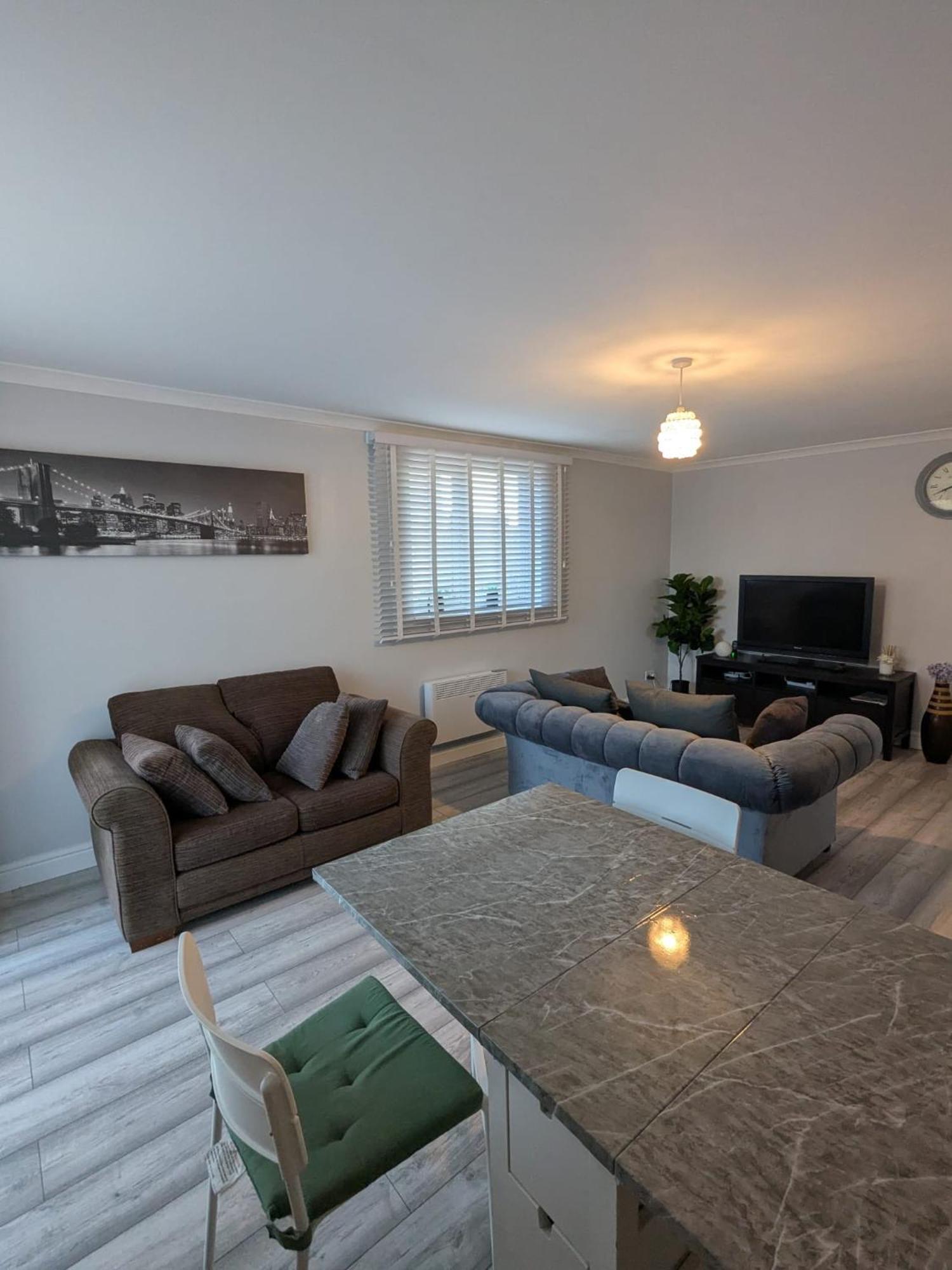A&A Apartment Basildon Nevendon ภายนอก รูปภาพ